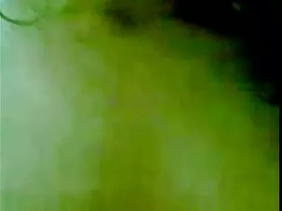 ದೋಷರಹಿತ ಹೊಂಬಣ್ಣ ಅವಳ ಮುಖದ ಮೇಲೆ ಸಿಕ್ಕಿತು