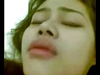 ಹಾಟ್ ಬೇಬ್ ತುಂಬಾ ಕಷ್ಟಪಡುತ್ತಿದ್ದಾಳೆ